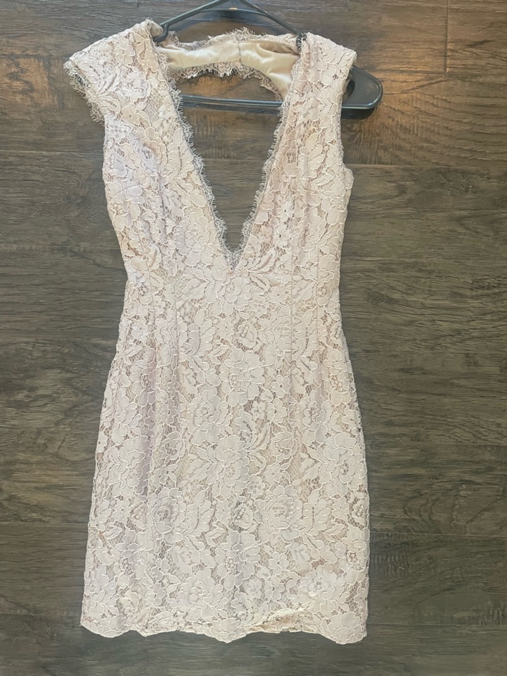 Francescas Feminine Sleeveless Lace V-Neck Dress Light Pink Size Small